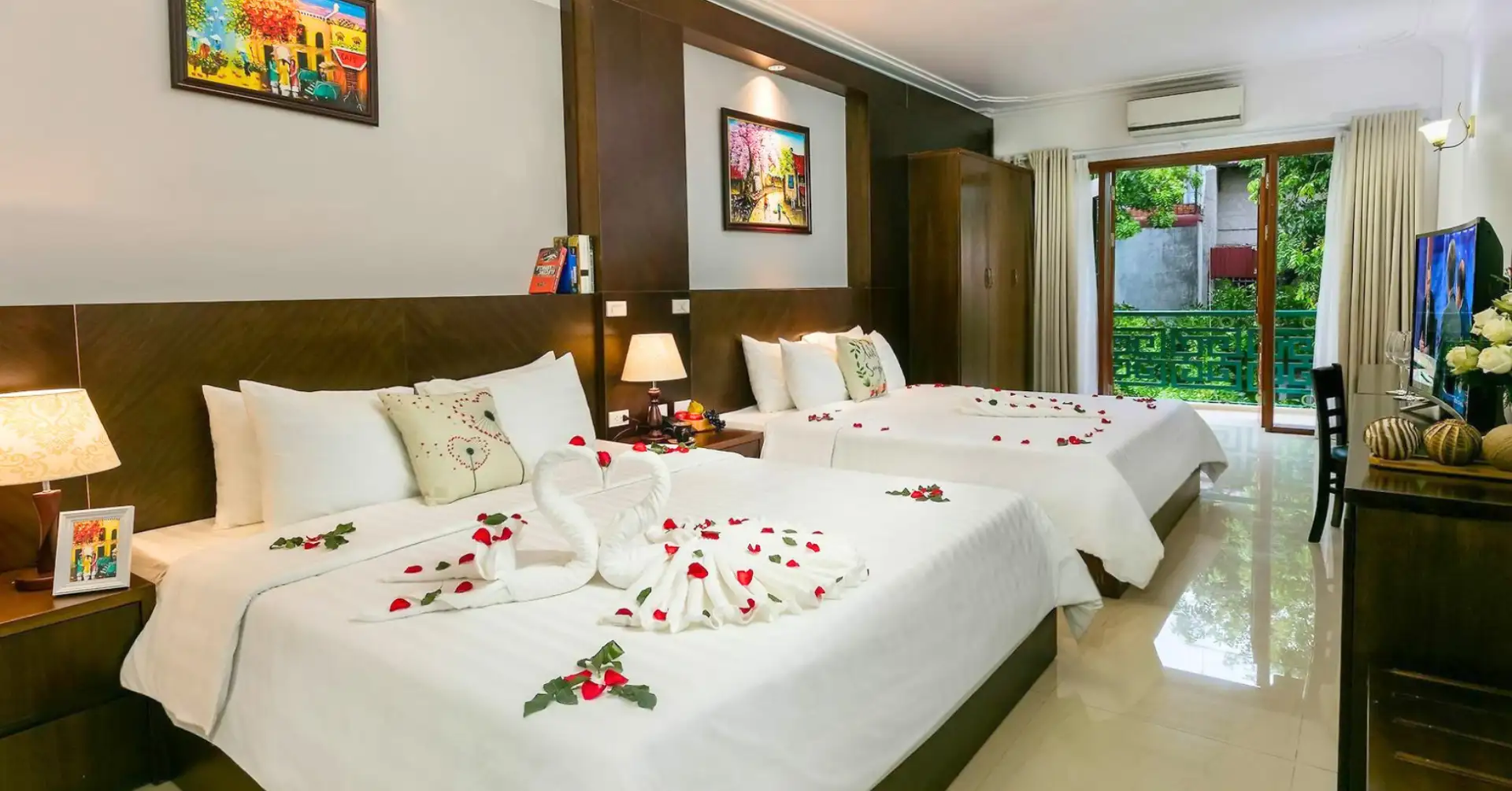 Book now 1 Book Hanoi Stella Hotel Deluxe Double Room with window in Hanoi
